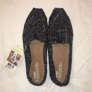 TOMS Classic “Dark Blue Boucle” Shoe